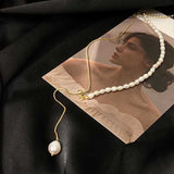 Collier ovale réglable en perles d'eau douce.